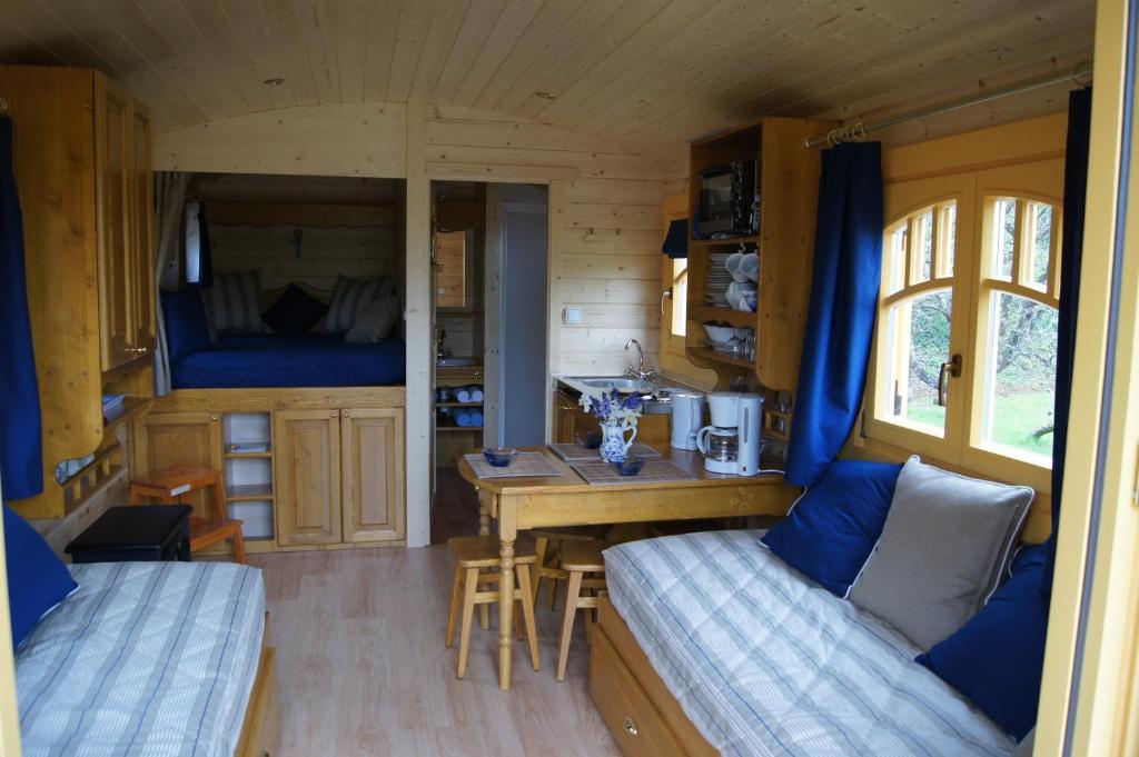 Les Roulottes De Saint-Sulpice Guest House Cameră foto