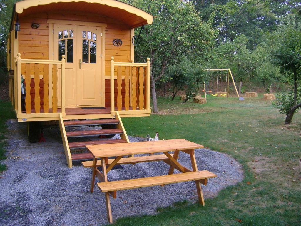 Les Roulottes De Saint-Sulpice Guest House Exterior foto