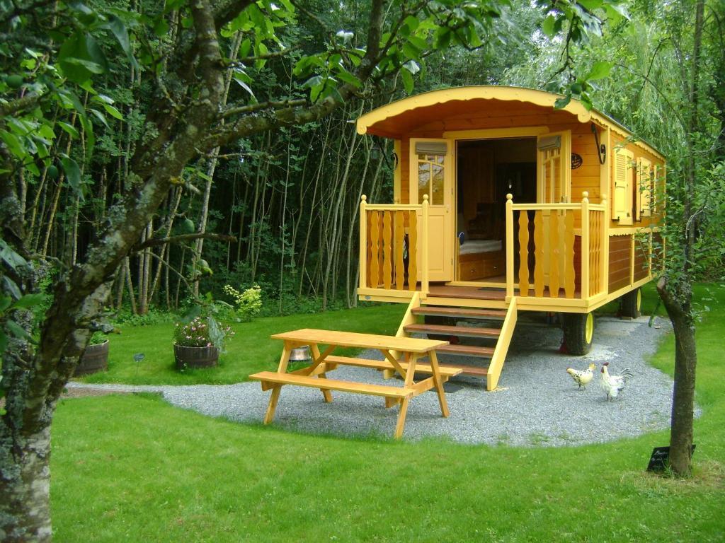 Les Roulottes De Saint-Sulpice Guest House Exterior foto